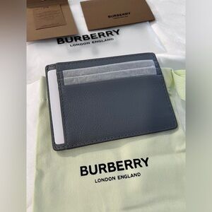 NEW BURBERRY CHASE STORM GRAY GRAINED LEATHER LOGO CLIP CARD HOLDER CASE WALLET.